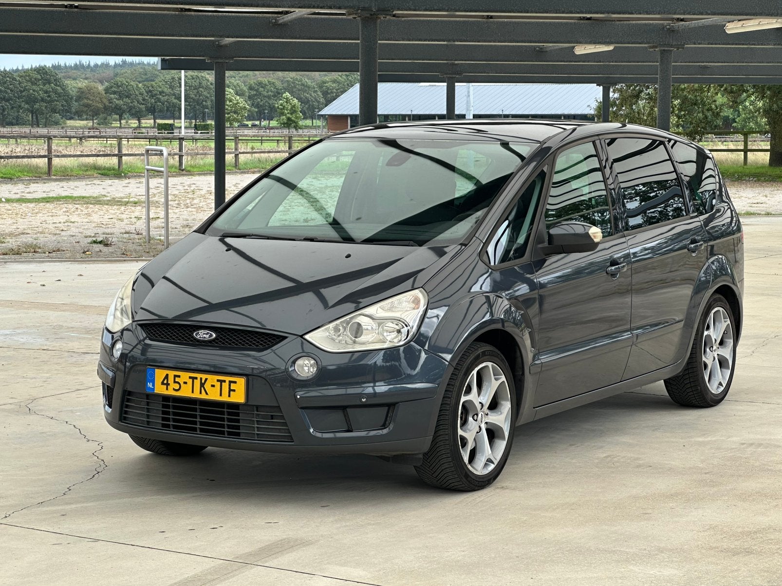 Ford S-Max 2.0-16V | Pano | Trekhaak | APK 2027, Auto's, Voorwielaandrijving, 145 pk, Zwart, 4 cilinders