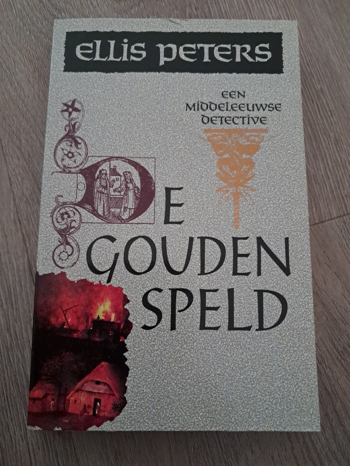 C3 Ellis Peters - De Gouden Speld (Een Middeleeuwse Detectiv, Boeken, Detectives, Ophalen of Verzenden