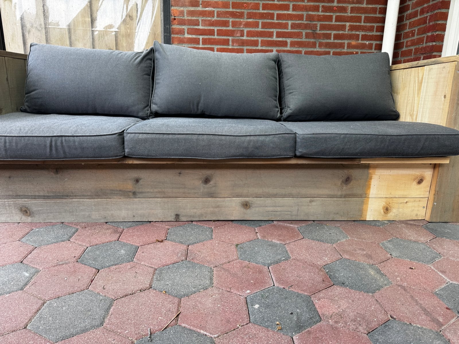 Stevige houten loungebank met kussens, Ophalen, Gebruikt, Hout