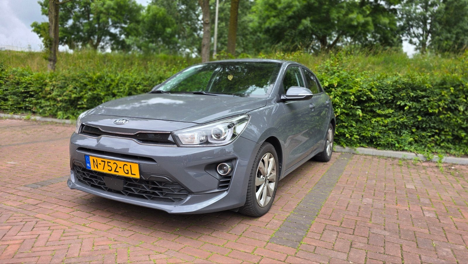 Kia Rio 1.0 T-gdi Mhev DynamicLine 100pk 2021 Grijs, Auto's, Kia, Voorwielaandrijving, 450 kg, 49 €/maand, Origineel Nederlands