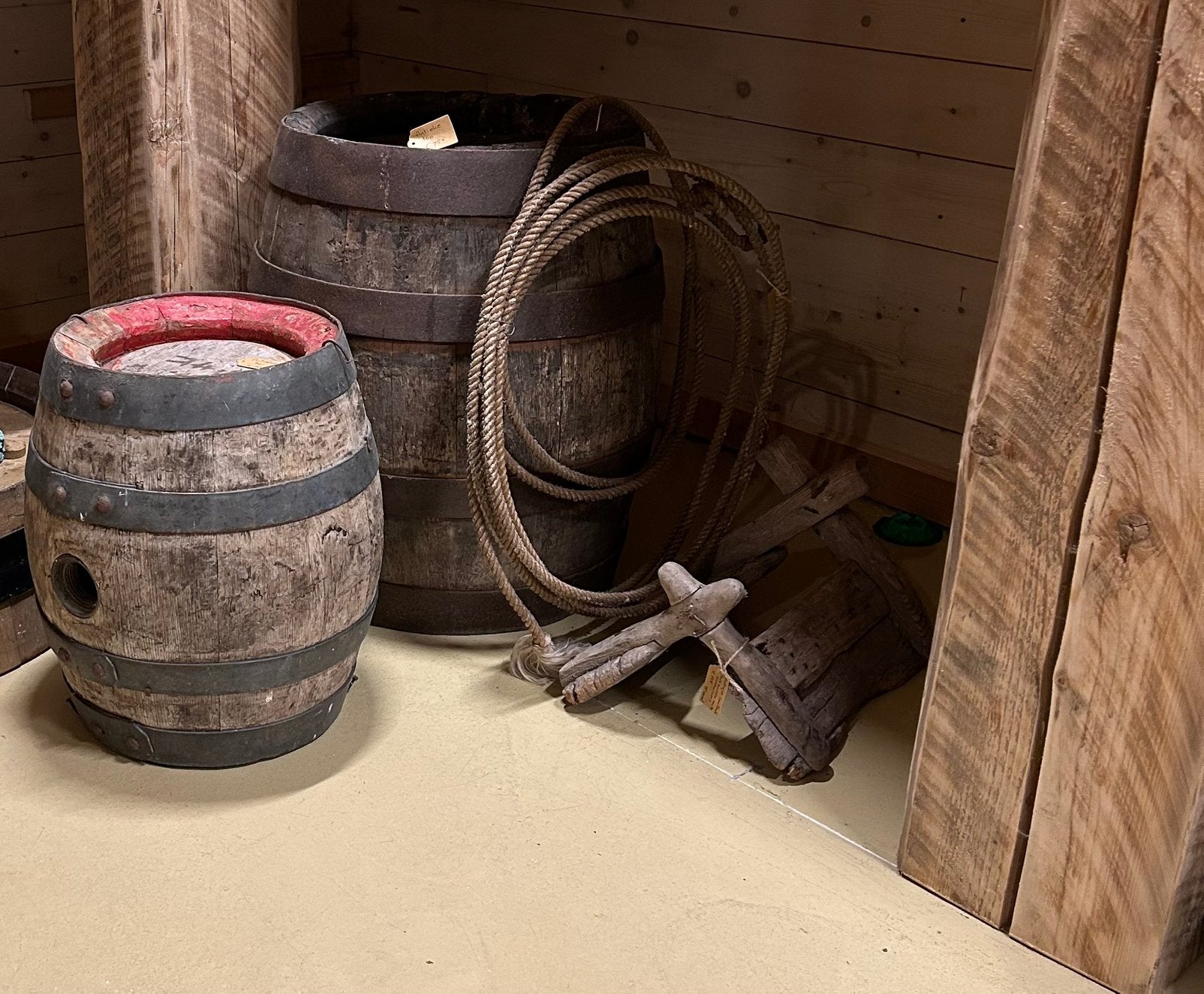 Oude Western decoratie tonnen etc, Ophalen