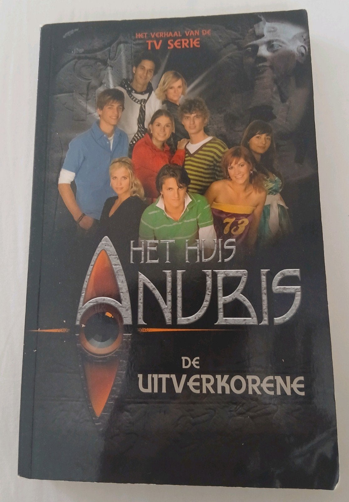 Het Huis Anubis: De Uitverkorene - Boek naar TV-serie, Ophalen of Verzenden, Gelezen, Anjali Taneja, Alexandra Penrhyn Lowe, Fictie algemeen