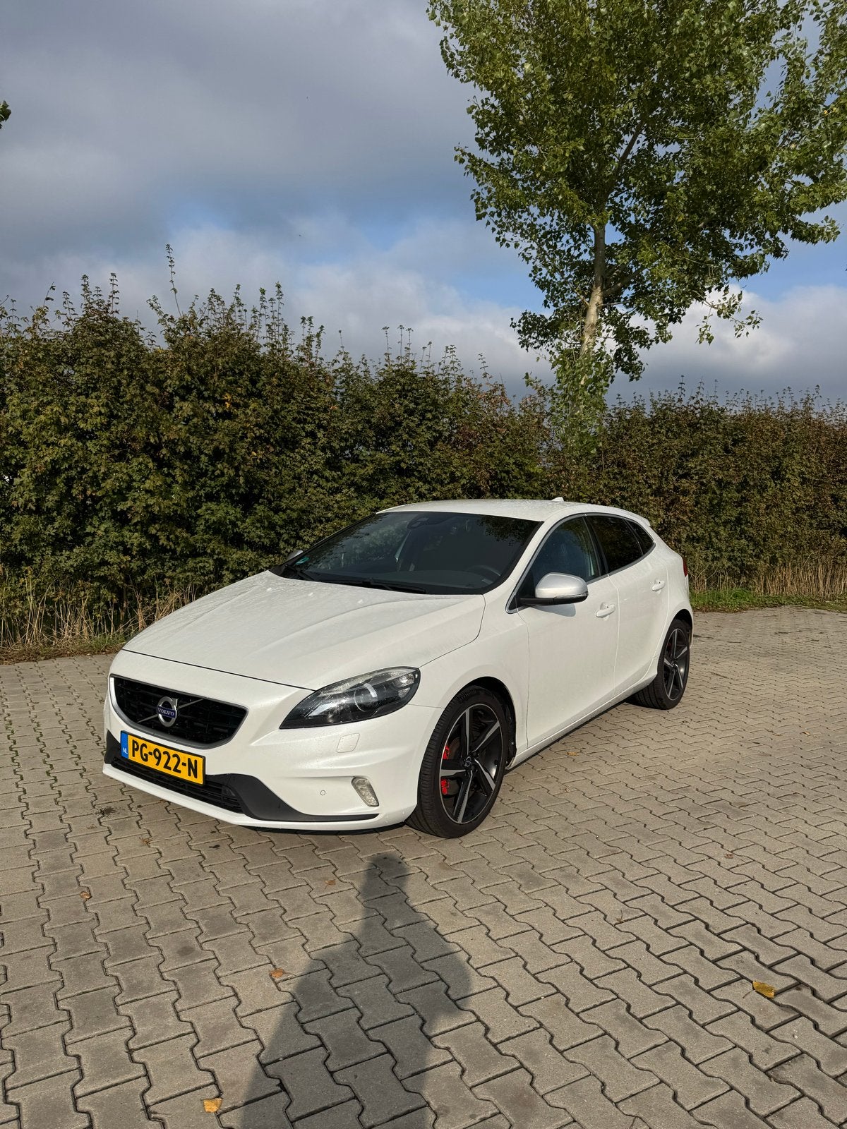 Volvo V40 2.0 D2 R design 150PK 2016 Wit, Voorwielaandrijving, 28 km/l, LED dagrijverlichting, Zwart