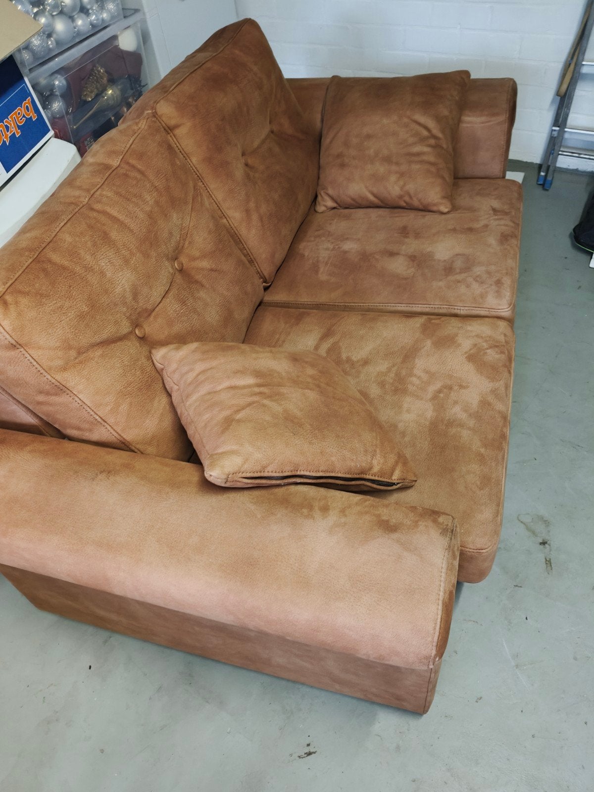 Comfortabele tweezitsbank in bruin suède-look, Ophalen, Gebruikt, 150 tot 200 cm, Tweepersoons