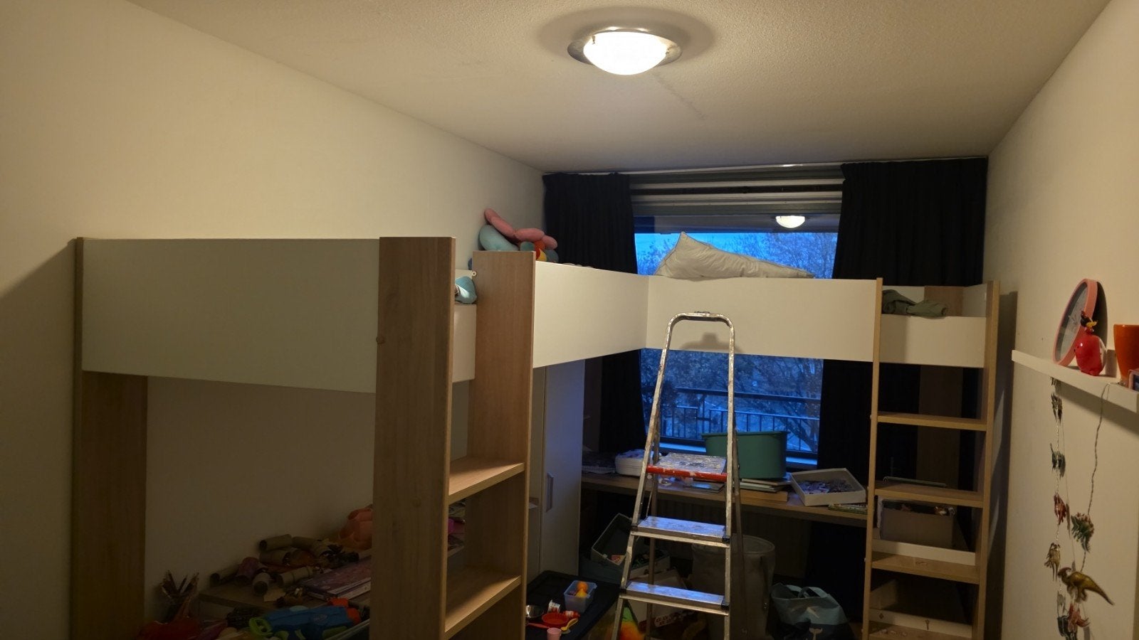 Foto 11 van Zo goed als nieuw L-vormig hoogslaper met 2 matrassen