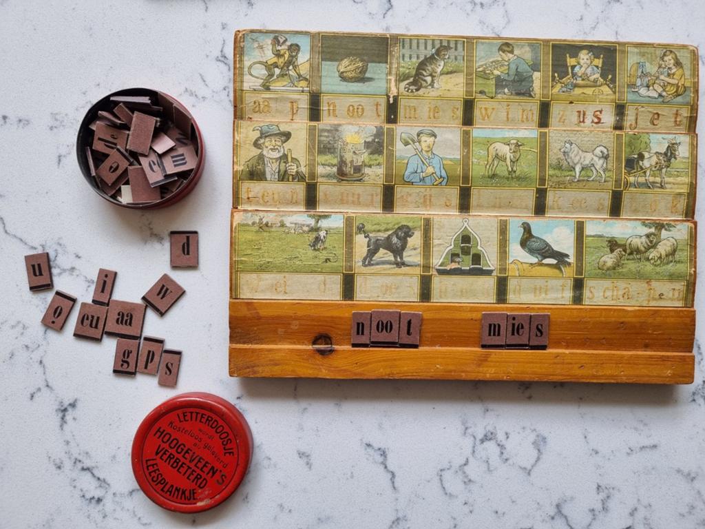 Vintage Hoogeveen's Leesplankje met Letterdoosje, Ophalen of Verzenden, Gebruikt, Taal en Lezen