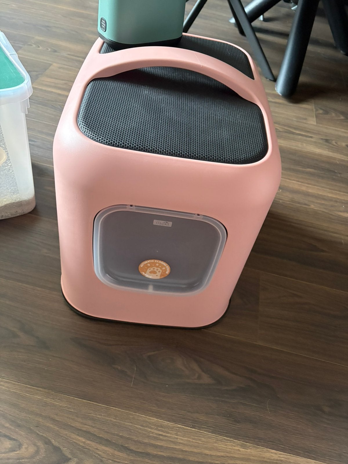 Nieuwe kattenbak en een tweede en een bak met kattengrit, Ophalen, Nieuw