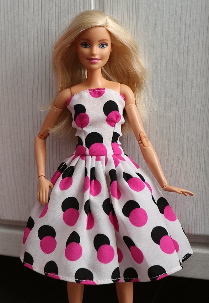 Barbie kleding nieuw - Korte jurk wit met roze en zwart, Ophalen of Verzenden, Nieuw, Barbie