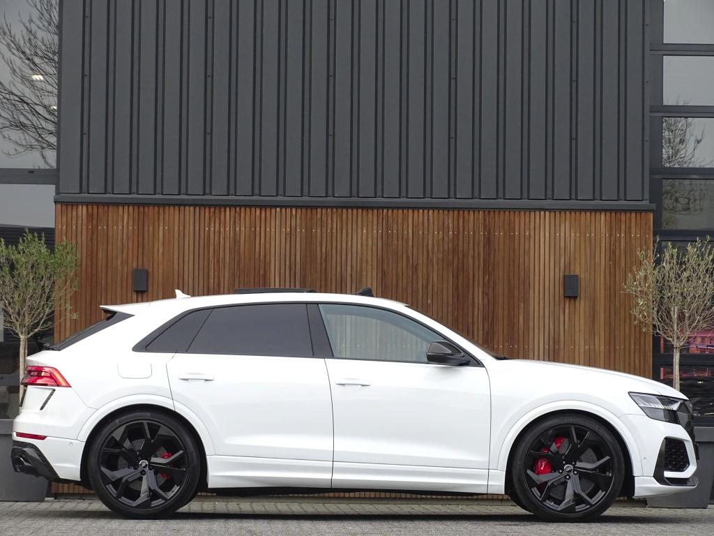 Audi Q8 4.0 TFSI V8T 601PK RS Q8 q / carbon / ceramic brakes, Auto's, Automaat, Gebruikt, Q8, Wit