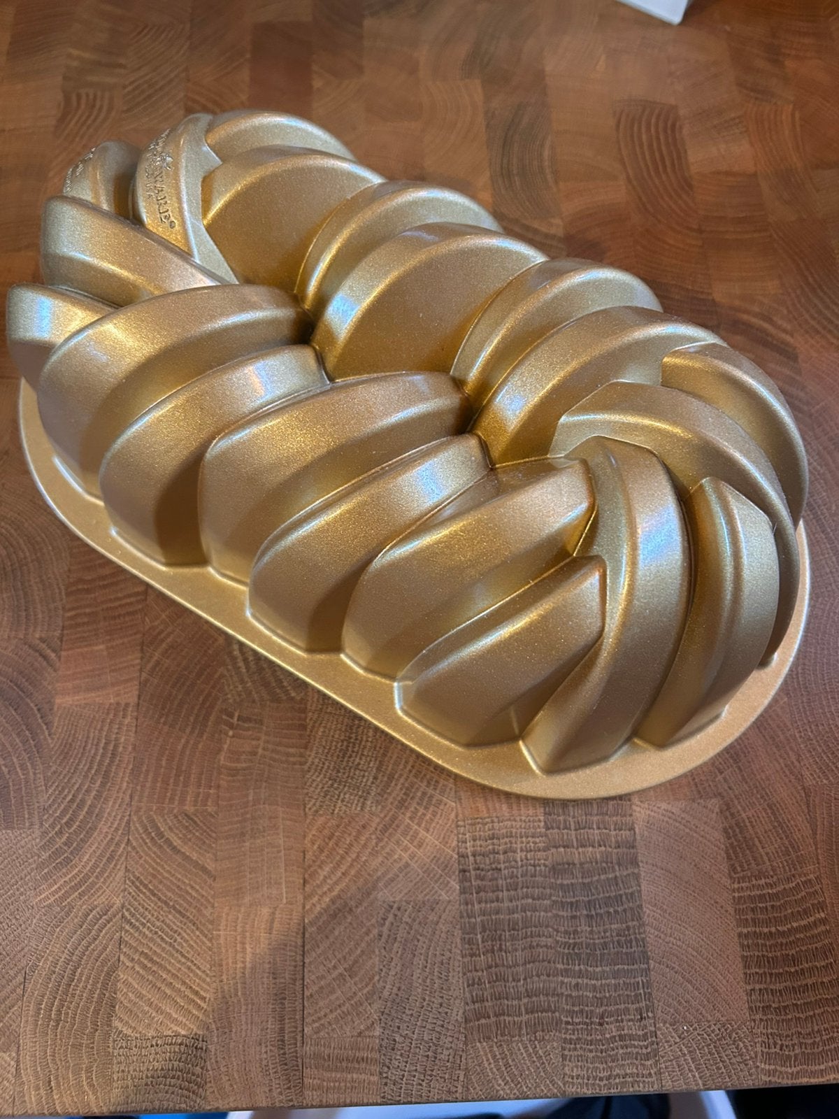 Nordic Ware bakvorm - braided loaf, Ophalen, Zo goed als nieuw, Taarten, Bakvorm