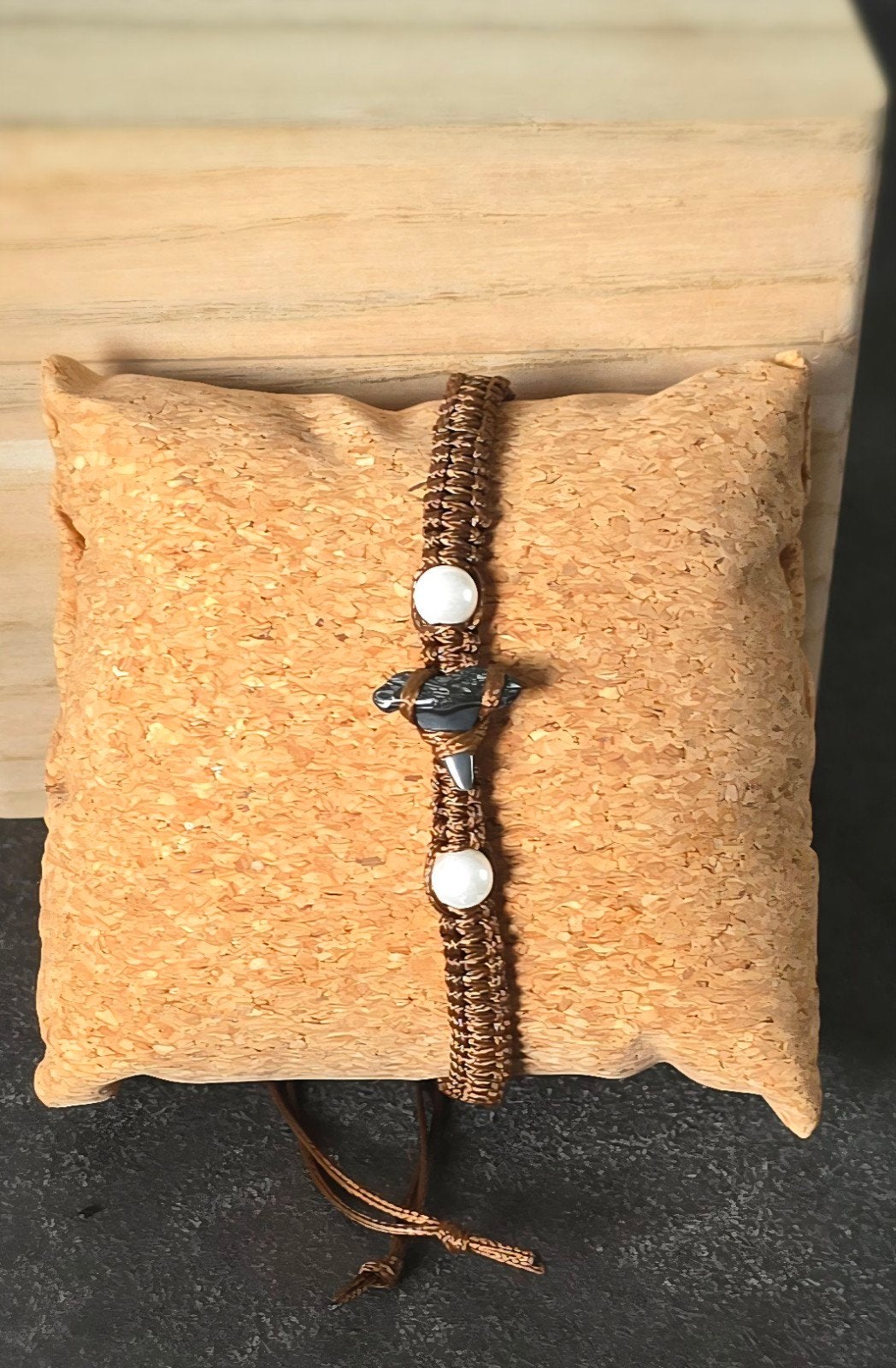 handgemaakte armband met fossiele haaientand, Ophalen of Verzenden, Fossiel