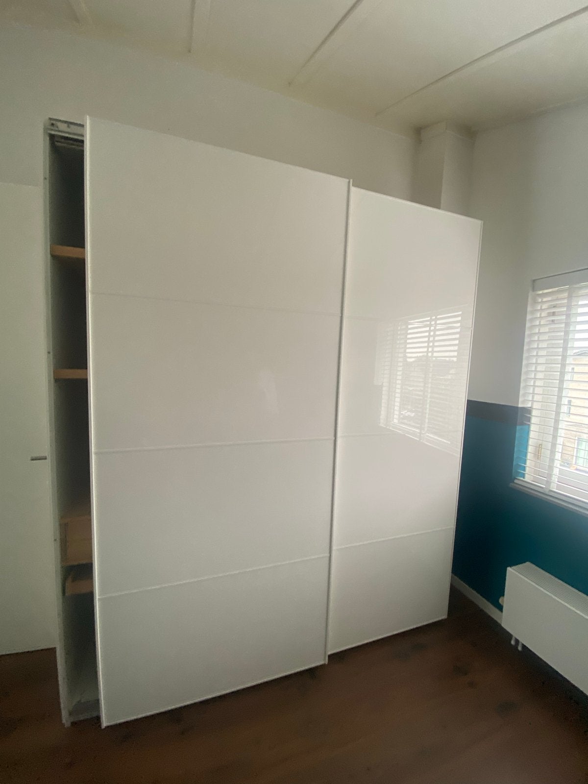 Witte ikea kledingkast met schuifdeuren en lades, Huis en Inrichting, Kasten | Kledingkasten, 200 cm of meer, 150 tot 200 cm, Ophalen of Verzenden