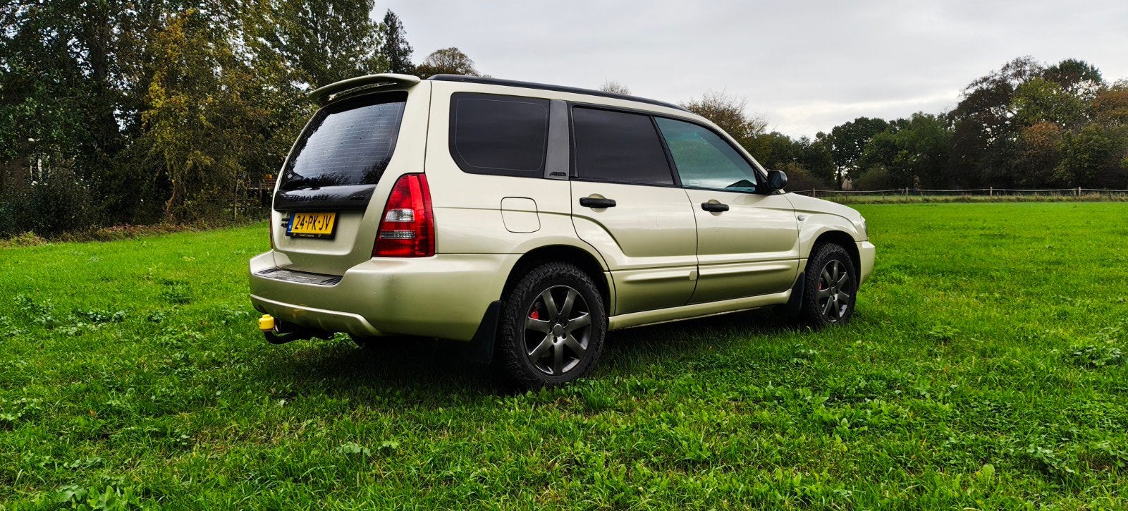Subaru Forester 2.0 XT 130KW AWD AUT 2003 Geel, Auto's, Stof, 1800 kg, Zwart, 4 cilinders