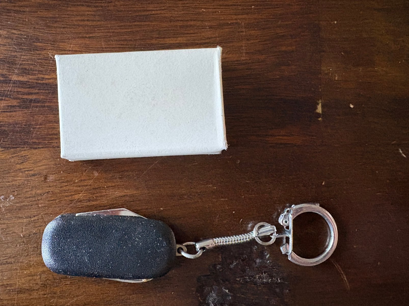 Nieuw zakmes met mesje en flessenopener aan sleutelhanger, Ophalen of Verzenden, Nieuw