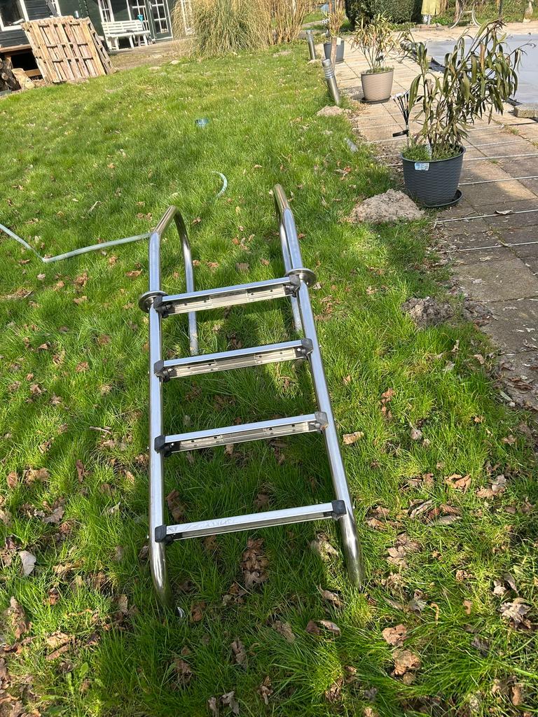 Trap 4 tredes, Ophalen, Zo goed als nieuw