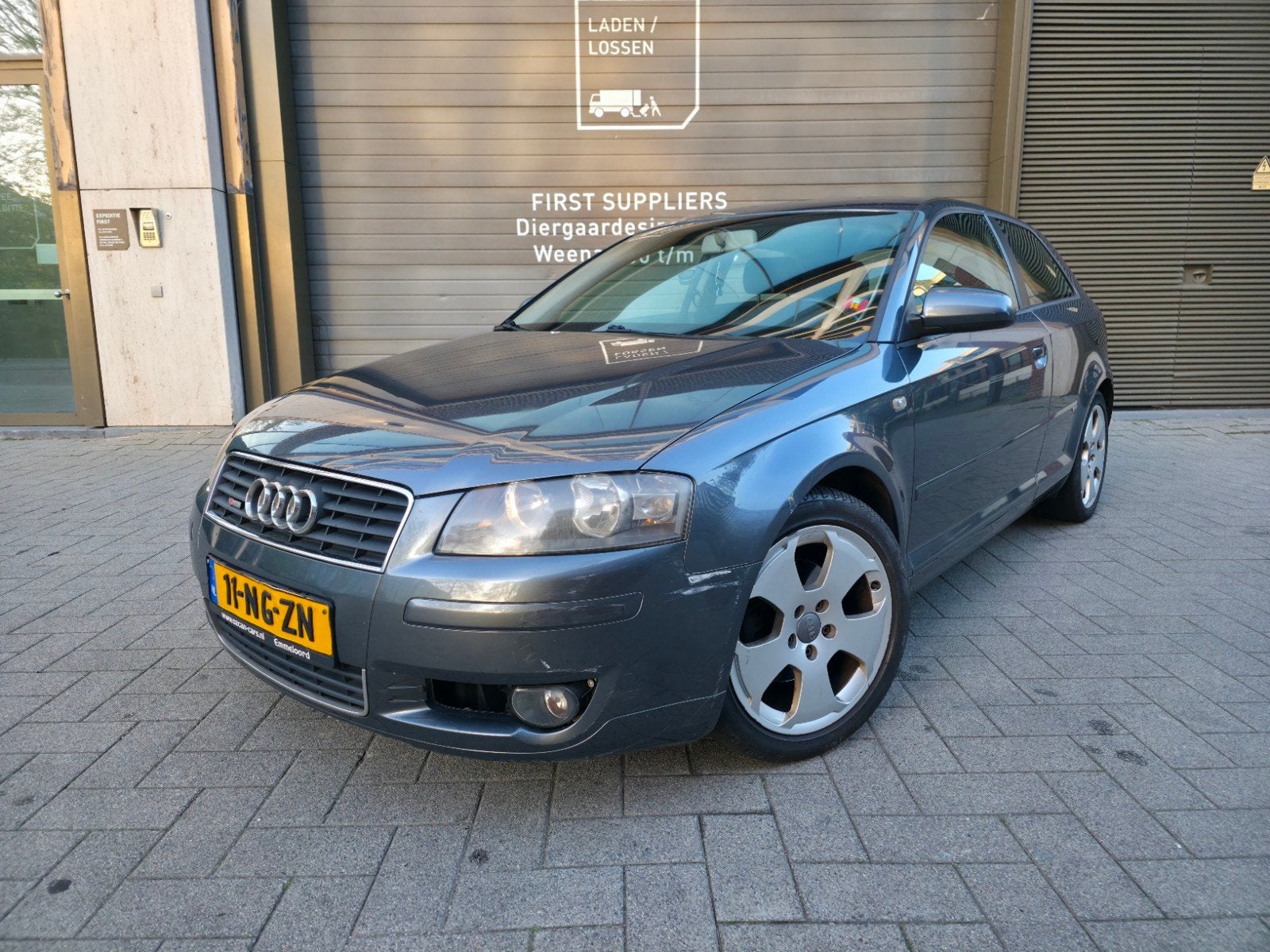 Audi A3 1.6 75KW 3D 2003 Grijs S-line NAP!, Auto's, Voorwielaandrijving, Stof, Zwart, 4 cilinders
