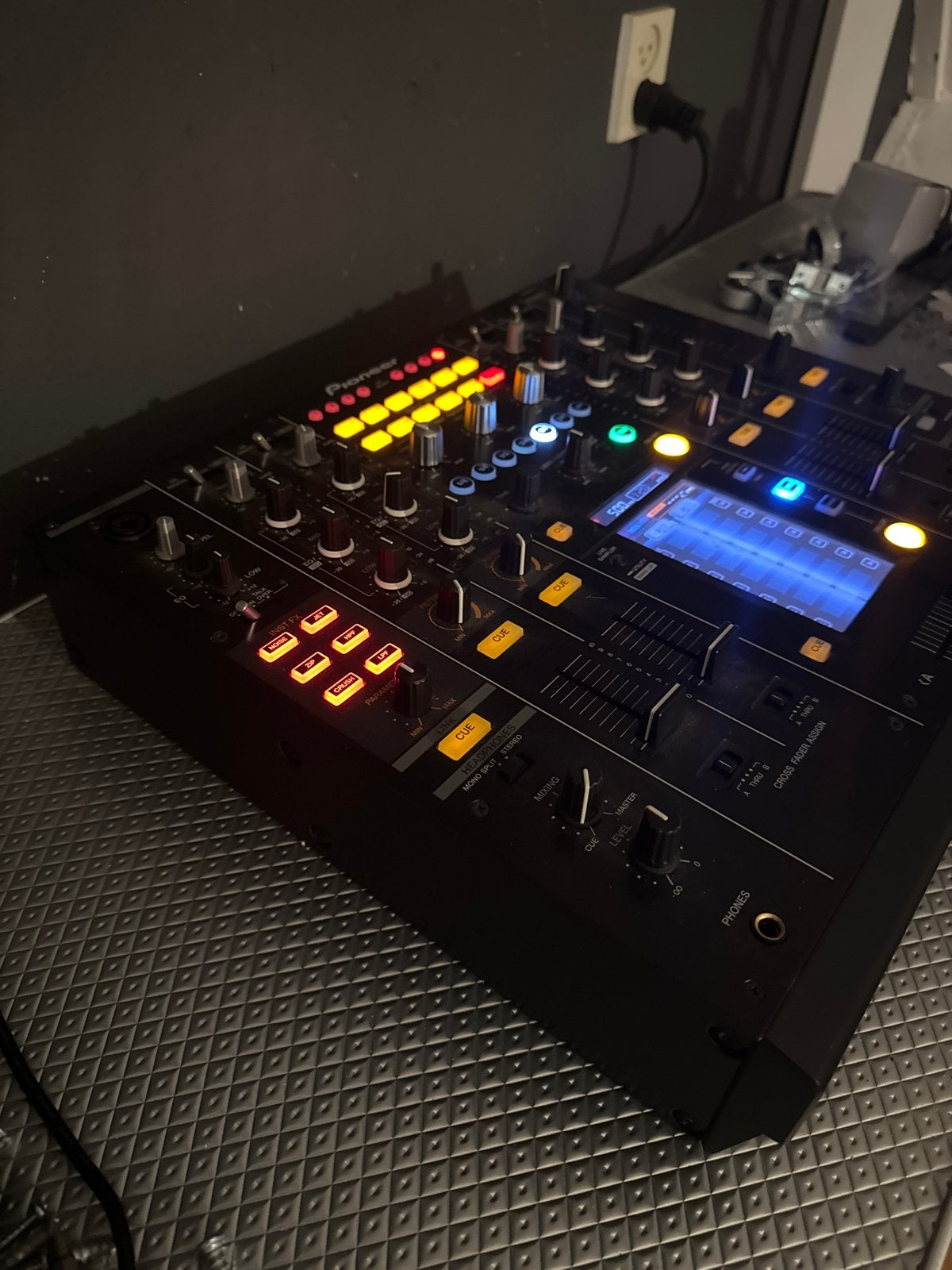 Foto 4 van Pioneer DJM-2000 Nexus DJ-mixer - Zo goed als nieuw