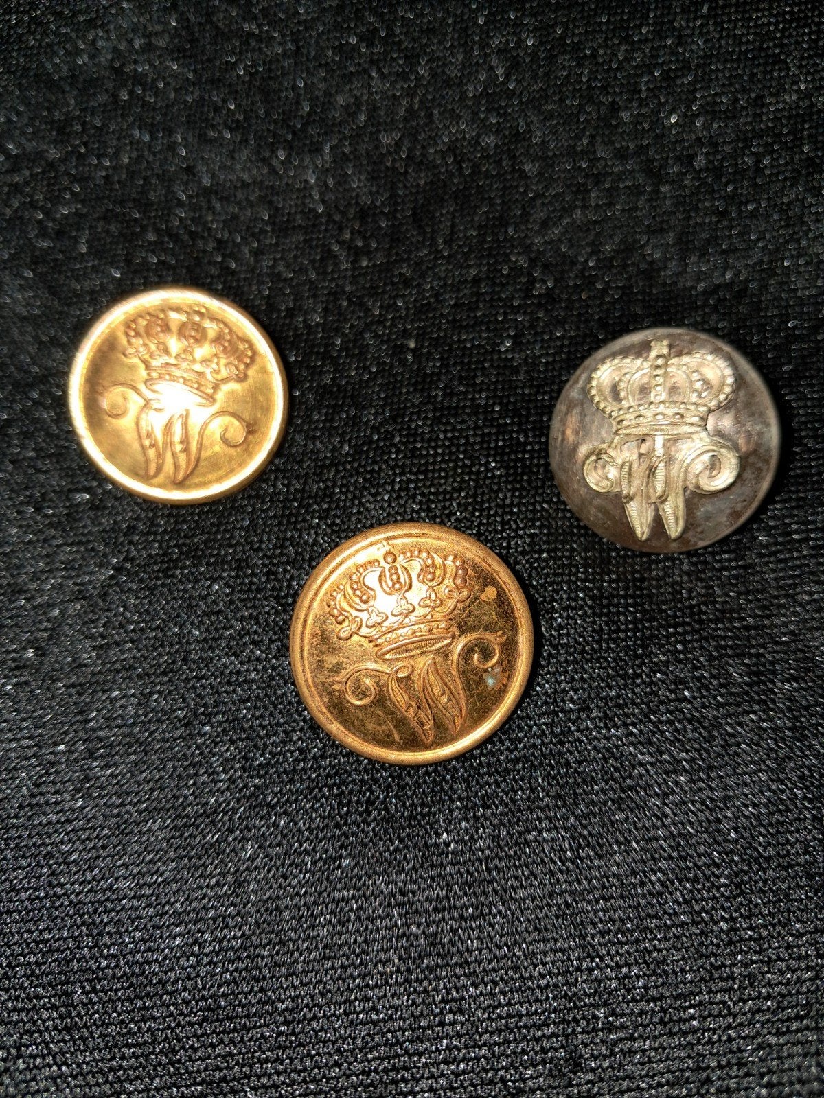 3 militaire knopen WW I, Verzamelen, Verzenden, Nederland, Kleding of Schoenen