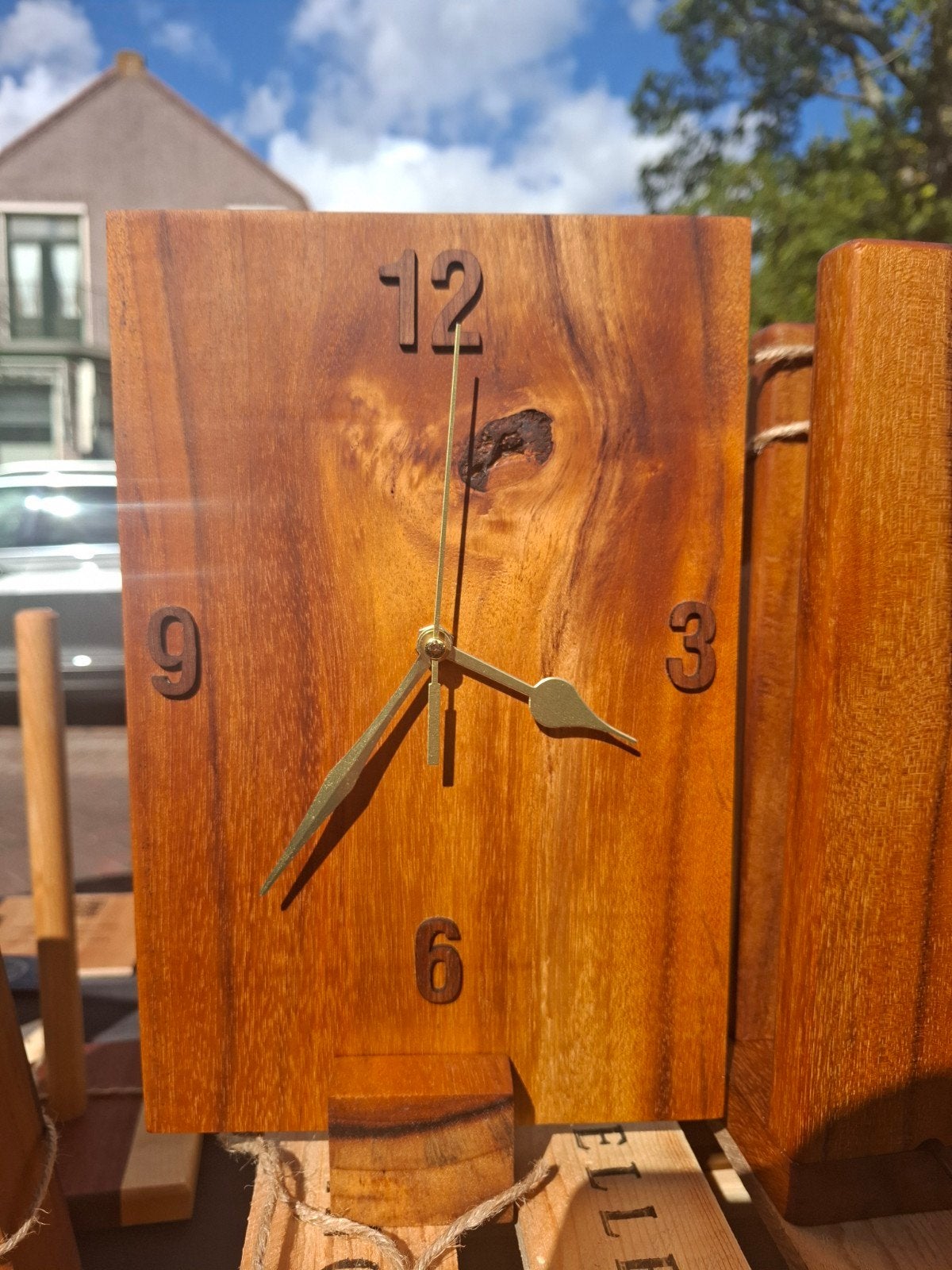 Handgemaakte houten tafelklok - Uniek design, Huis en Inrichting, Handgemaakt, Bruin, Landelijk, Analoog