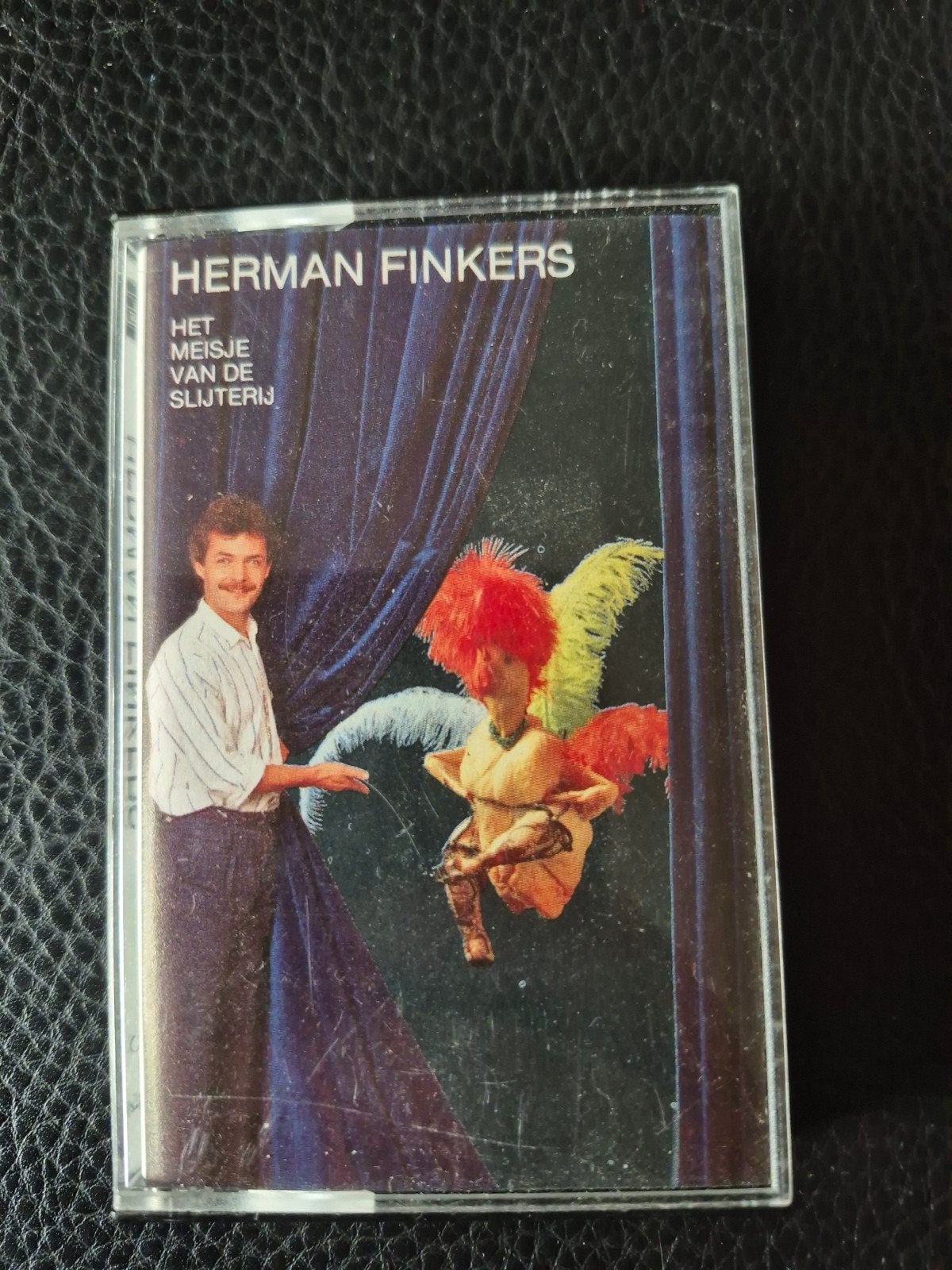 Herman Finkers - Het Meisje van de Slijterij cassette, Gebruikt, 1 bandje, Ophalen of Verzenden, Voorbespeeld