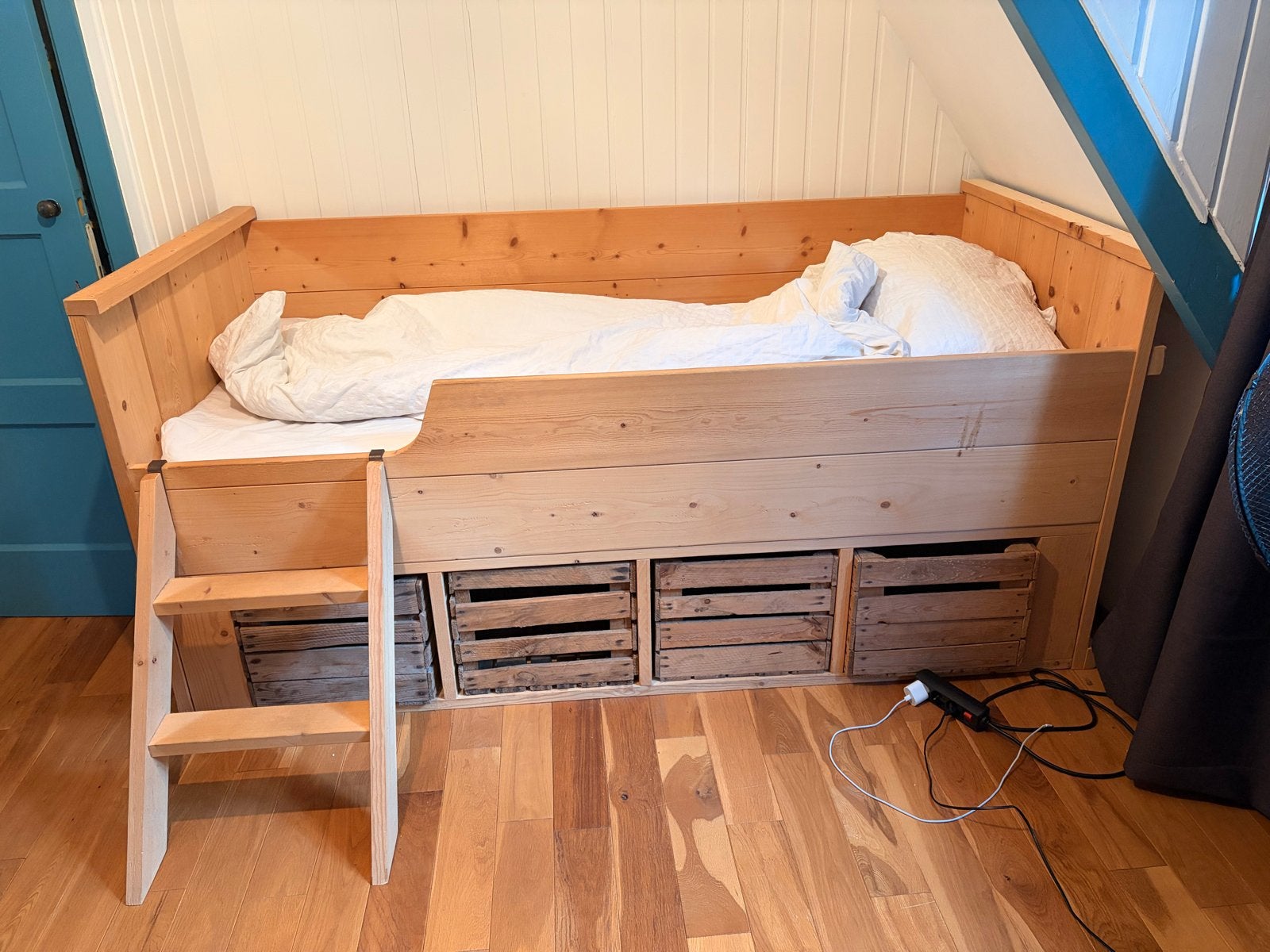Stoer houten (kajuit)bed met opbergruimte en lattenbodem, Eenpersoons, Bruin, 210 cm, Ophalen of Verzenden