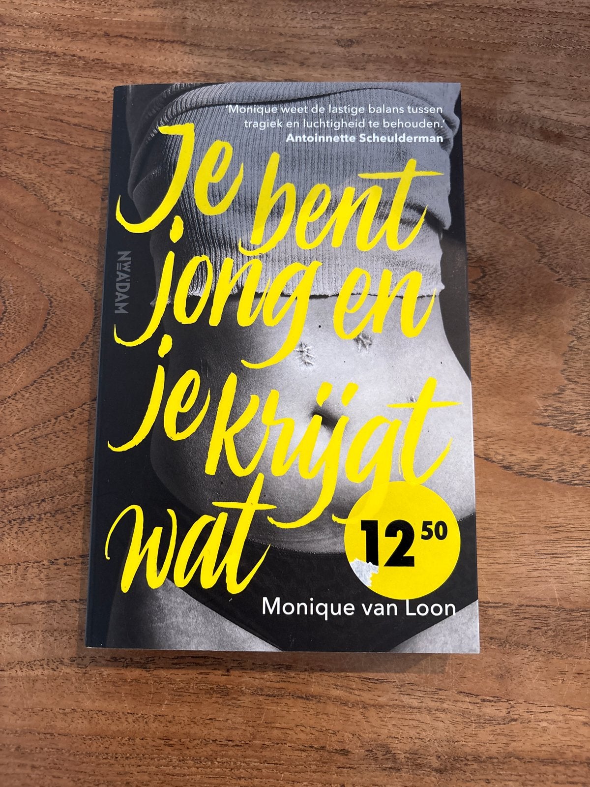 Je bent jong en je krijgt wat - Monique van Loon, Ophalen of Verzenden, Zo goed als nieuw, Nederland