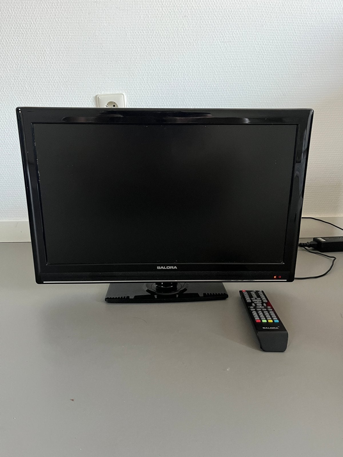 Salora TV 22 inch met ingebouwde DVD en afstandsbediening, HD Ready (720p), 40 tot 60 cm, Ophalen, Overige merken