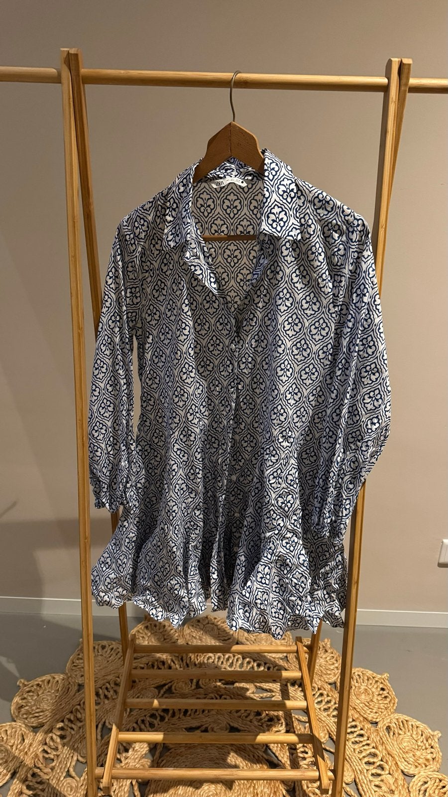 Zara jurk met blauw-wit patroon, maat L, Kleding | Dames, Jurken, Zo goed als nieuw, Maat 42/44 (L), Blauw, Boven de knie, Ophalen of Verzenden