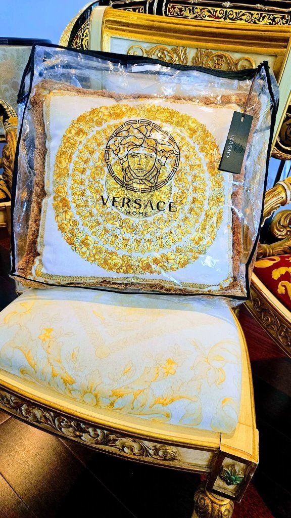 Versace kussen - Gianni Versace ( Nieuw ), Geel, Textiel, Gemerkt, Ophalen of Verzenden