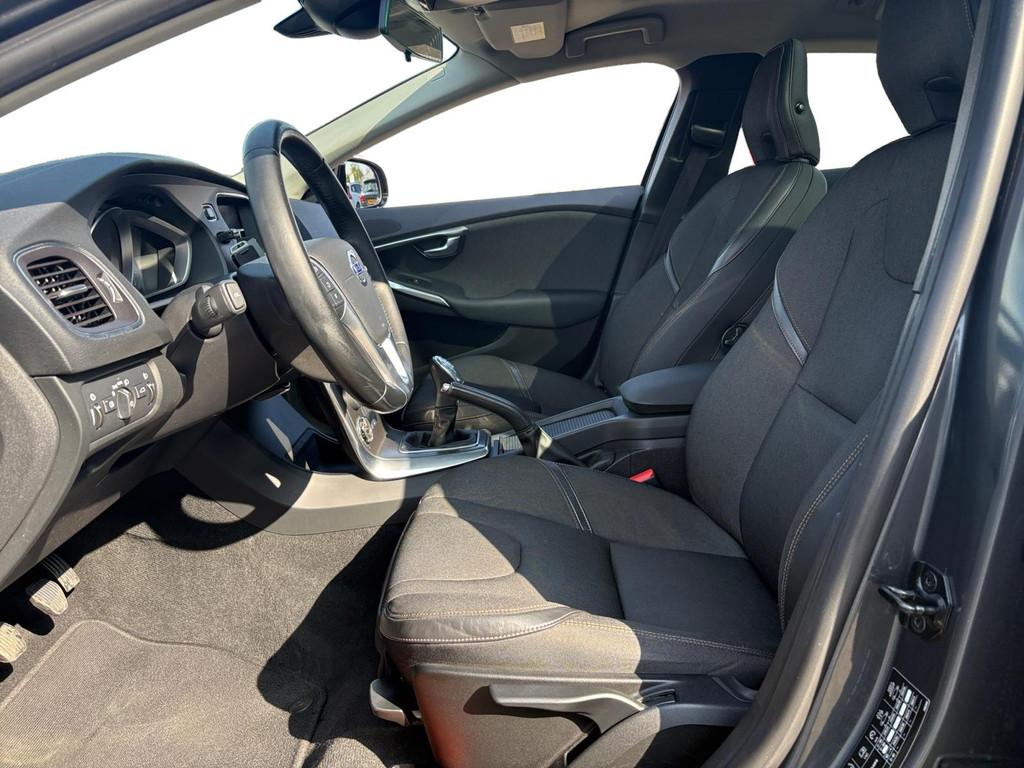 Volvo V40 Cross Country 1.6 T4 Momentum | Panoramadak | Trek, Voorwielaandrijving, Startonderbreker, 4 cilinders, 179 pk