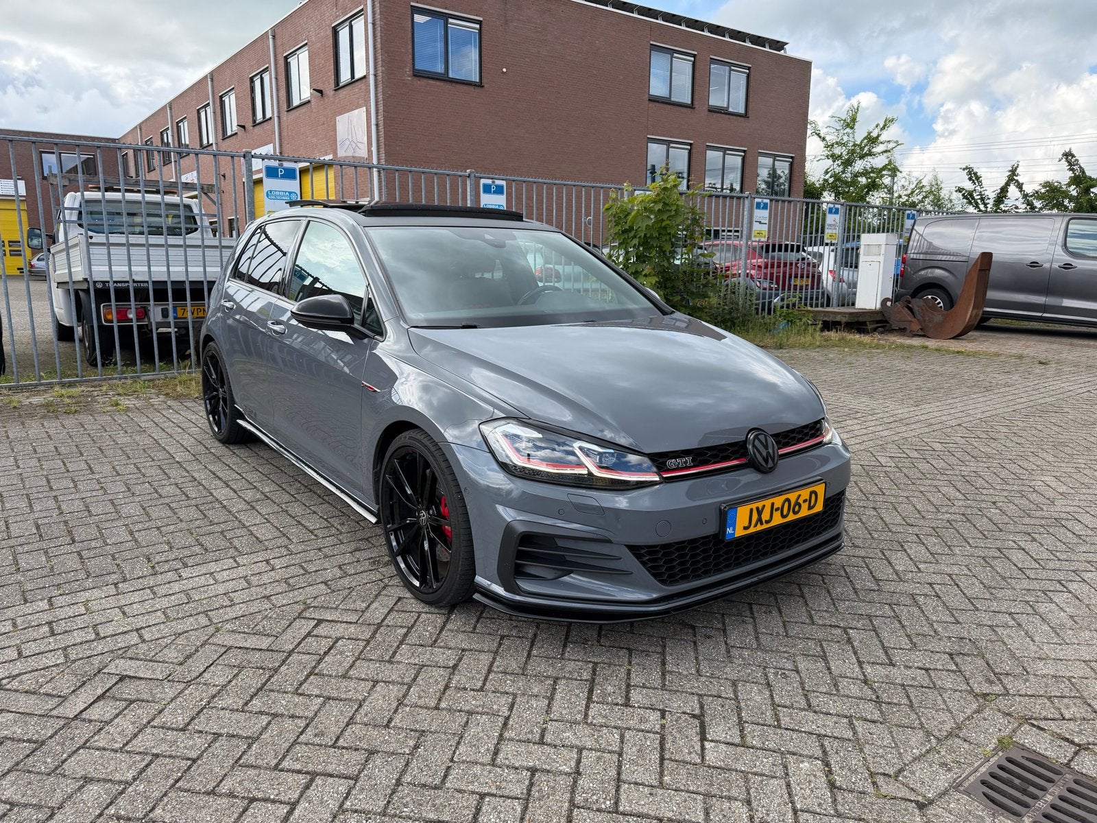 VW Golf GTI TCR 370pk | Full Option | Nardo Grey | Milltek, 1330 kg, 4 cilinders, 1984 cc, Alcantara