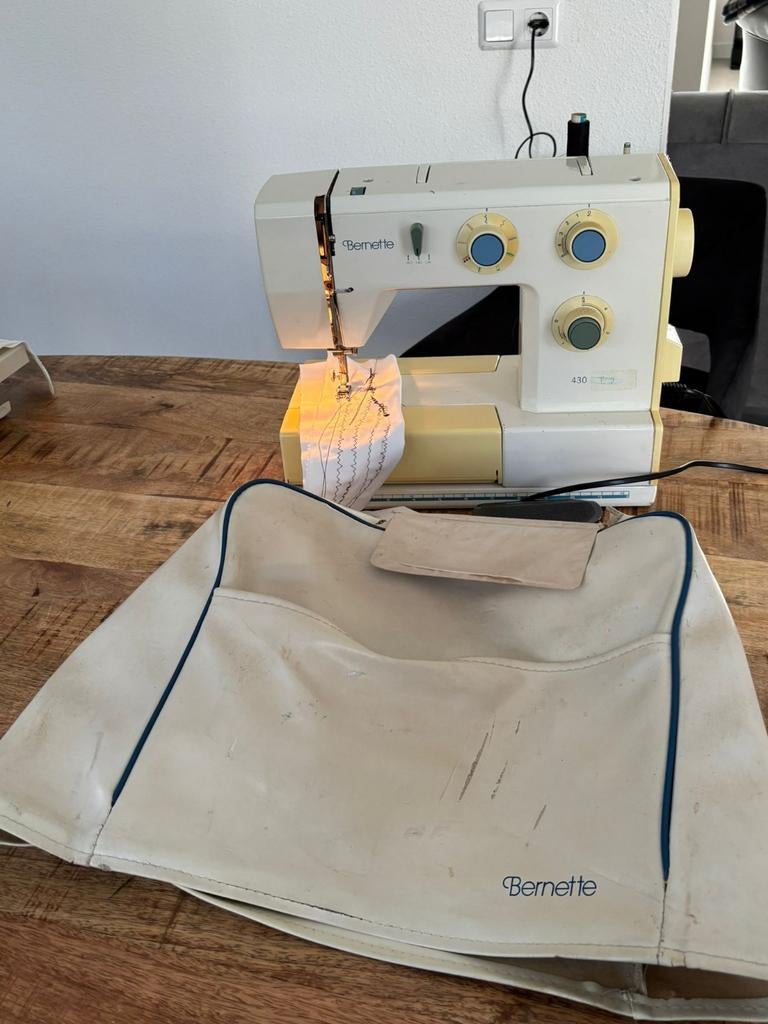 Bernina Bernette naaimachine, Hobby en Vrije tijd, Naaimachines en Toebehoren, Ophalen, Zo goed als nieuw, Naaimachine, Bernina