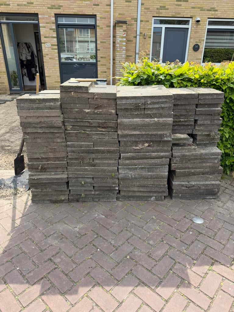 Gratis ophalen ca. 20m2 betontegels, Ophalen, Zo goed als nieuw, Beton, Terrastegels