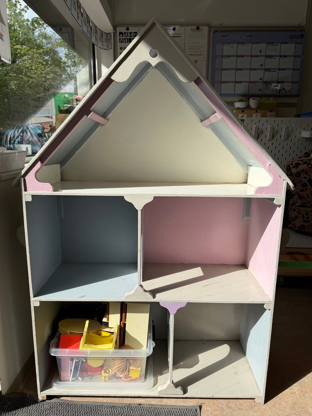 Groot poppenhuis barbiehuis, Kinderen en Baby's, Speelgoed | Poppenhuizen, Ophalen, Zo goed als nieuw, Poppenhuis