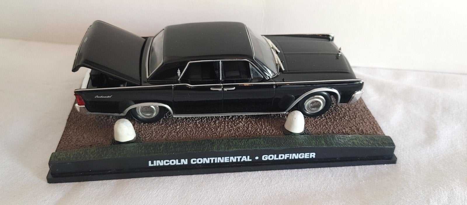 James bond Collection 1:43 Lincoln continental, Hobby en Vrije tijd, Modelauto's | 1:43, Verzenden, Zo goed als nieuw, Auto, Overige merken