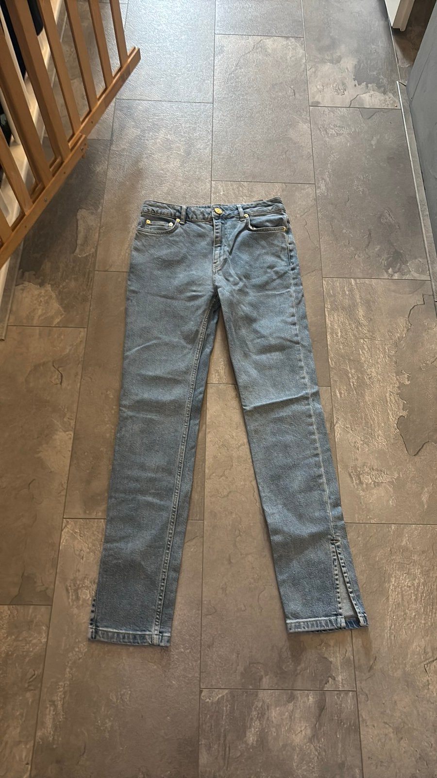 Nieuwe spijkerbroek Nikkie, Ophalen of Verzenden, Nieuw, Blauw, W28 - W29 (confectie 36)