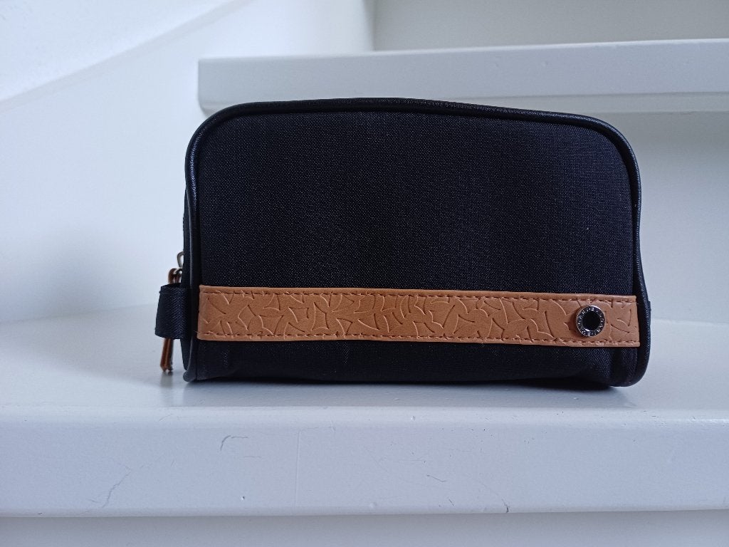 BVLGARI TOILETTAS ZWART NIEUW, Ophalen of Verzenden, Nieuw, Zwart, Heer of Dame