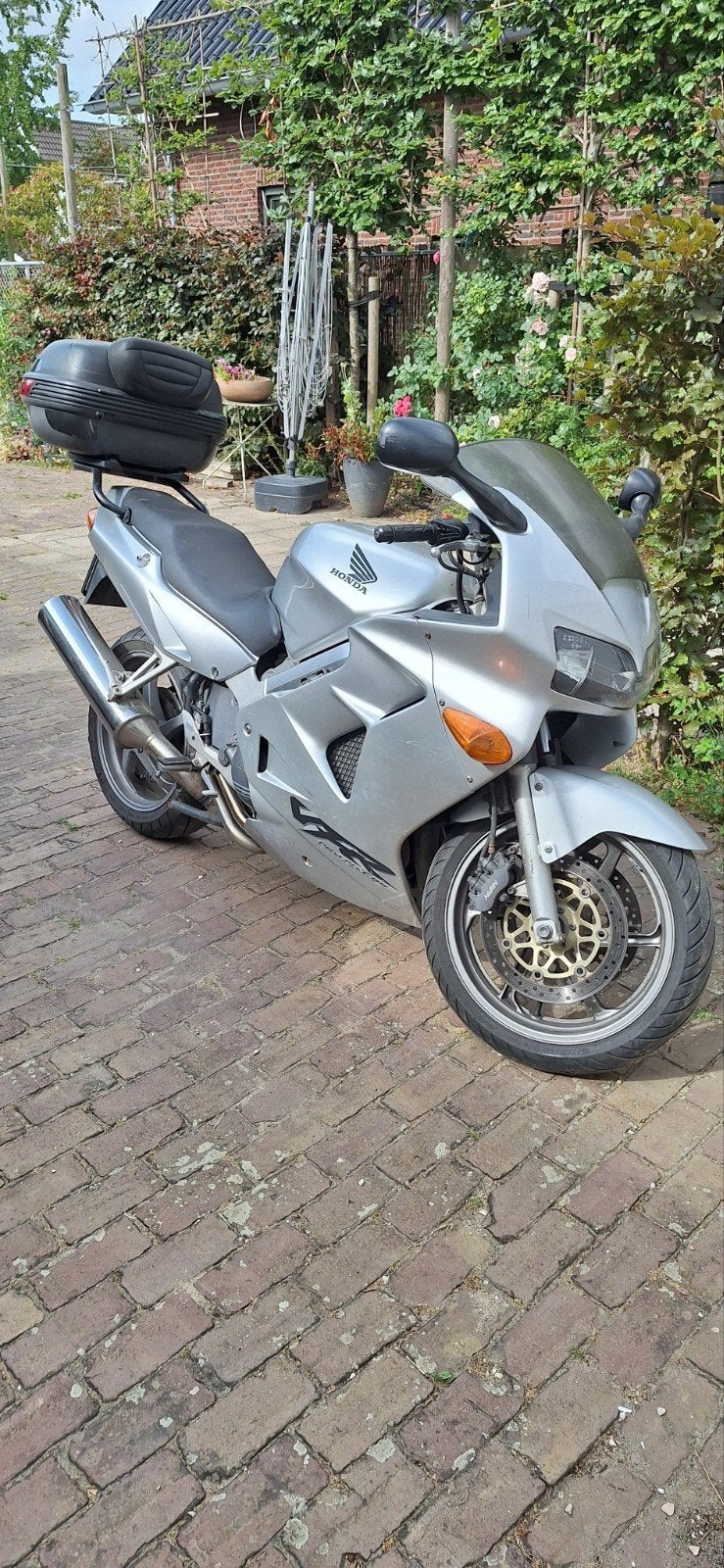 Honda VFR800FI - Goed onderhouden, lichte lakschade, Particulier