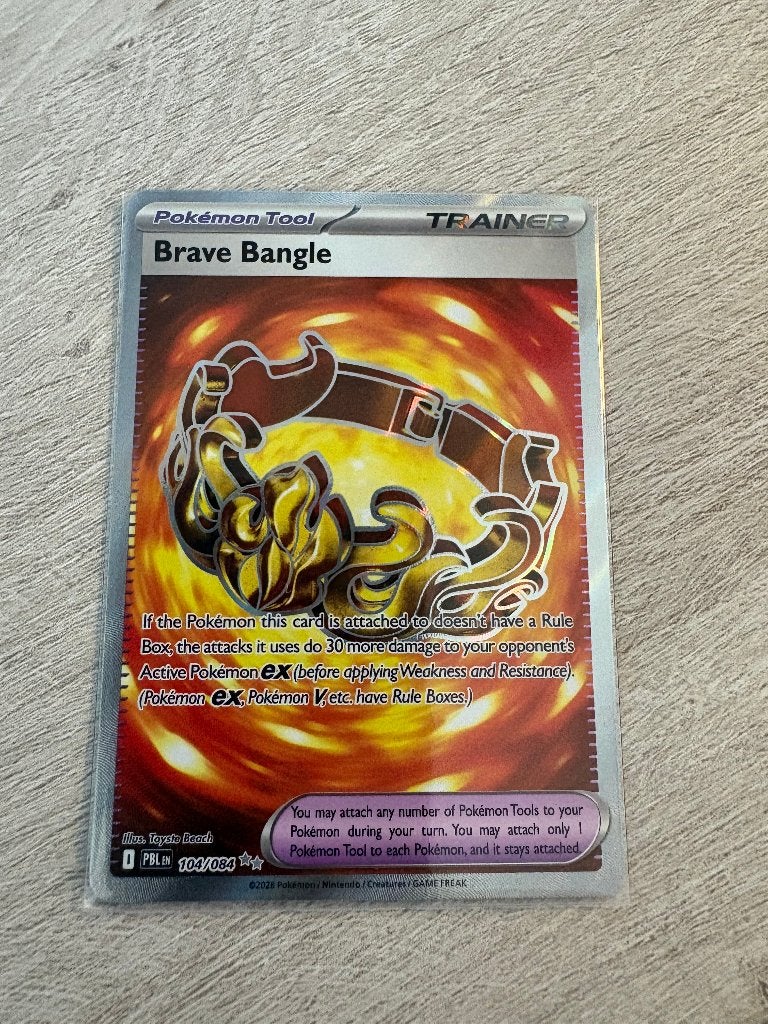 Brave Bangle (Holo) 104/084 - Pitch Black, Ophalen of Verzenden, Nieuw, Losse kaart, Foil