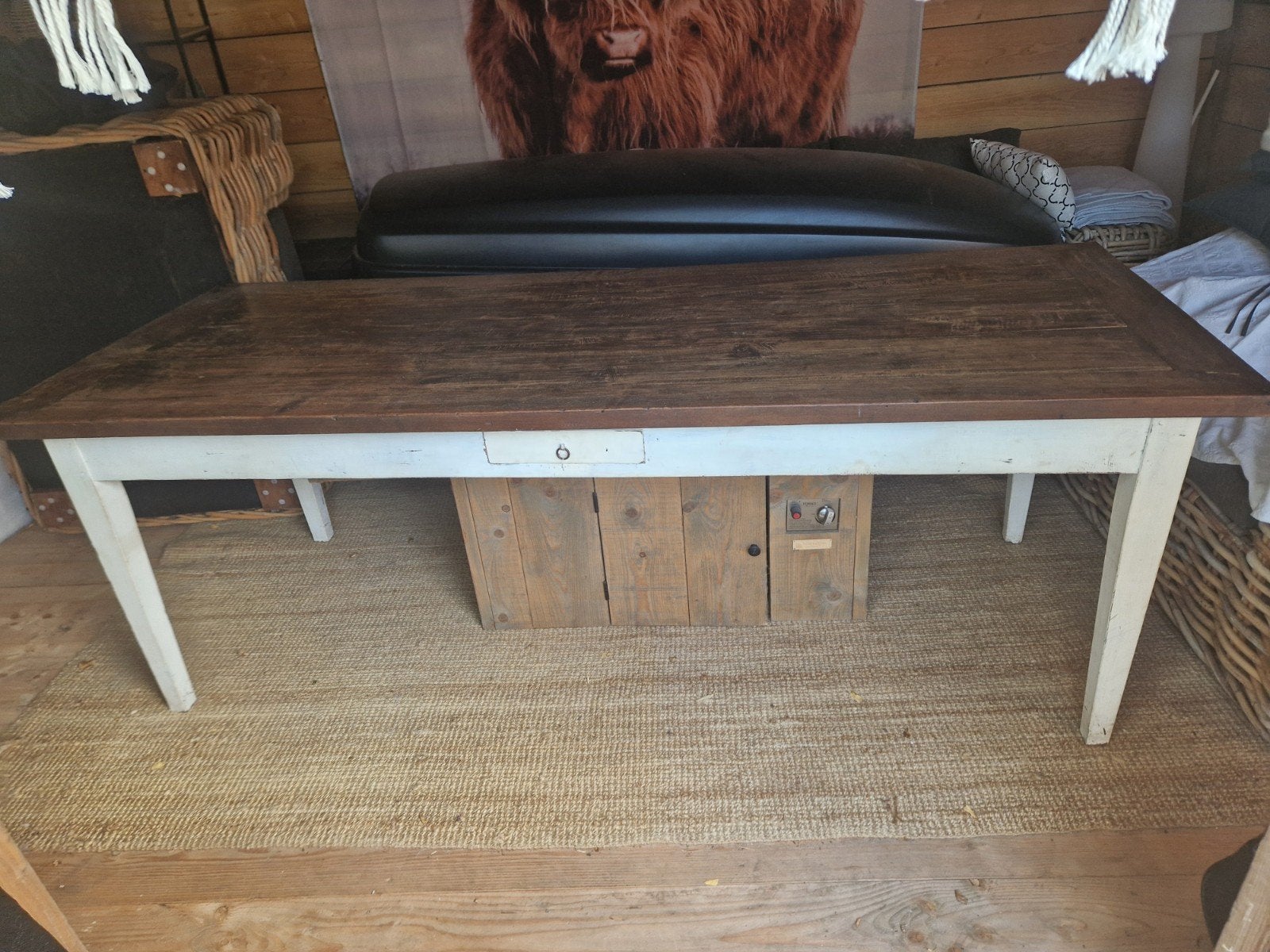 Grote tafel met lade, wit doorgeschuurd onderstel, Ophalen