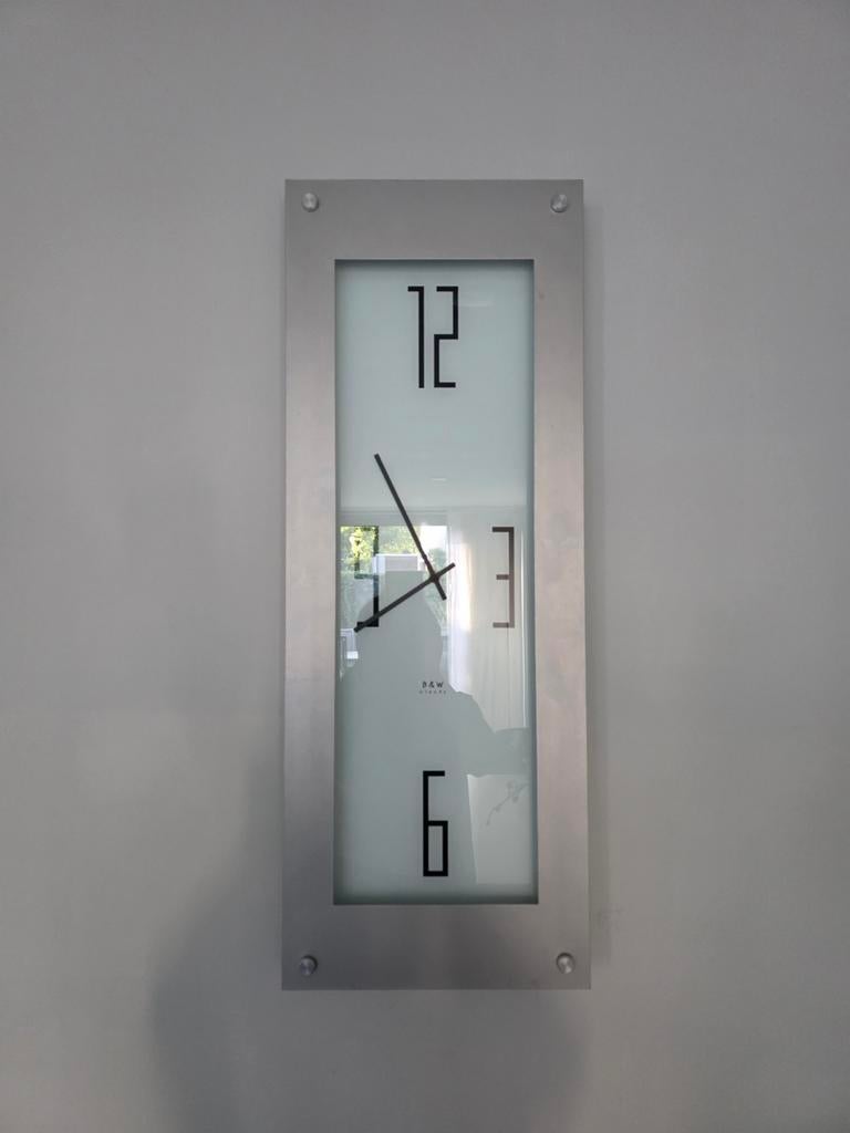 Moderne B&W Wandklok - Strak Design, Huis en Inrichting, Woonaccessoires | Klokken, Ophalen of Verzenden, Zo goed als nieuw, Analoog