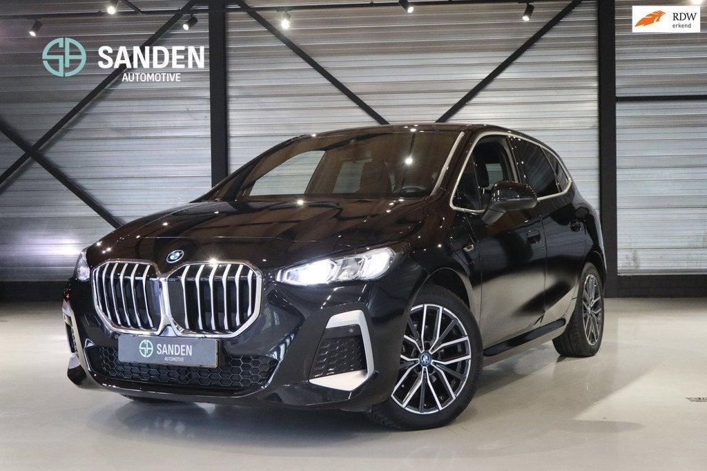 BMW 2-serie Active Tourer 225e xDrive M Sport|Automaat|Led|N, Auto's, BMW, Automaat, Gebruikt, Alcantara, Zwart