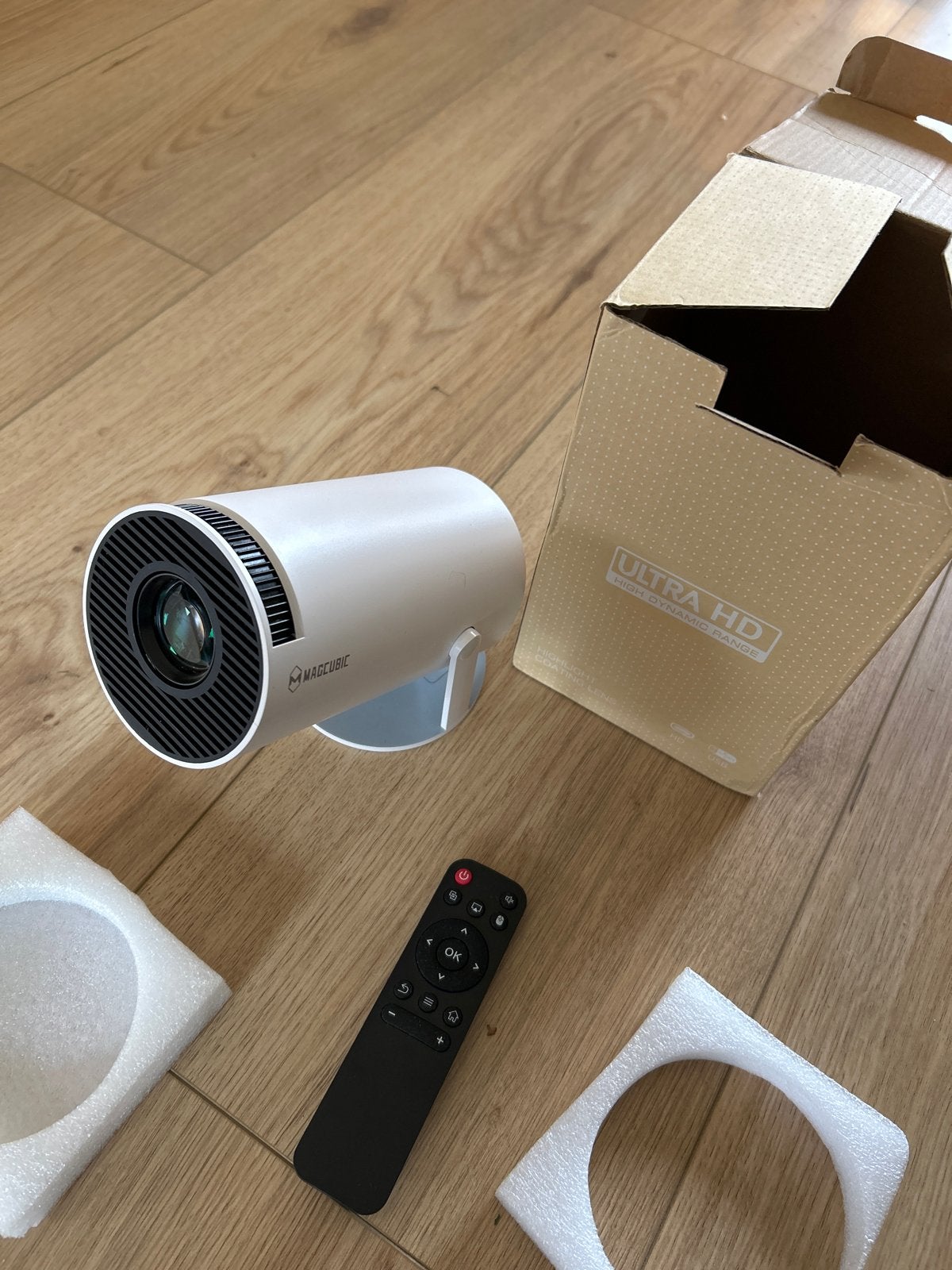 MAGCUBIC Mini android LED Projector - HD, Ophalen, Zo goed als nieuw, LED, HD (720)