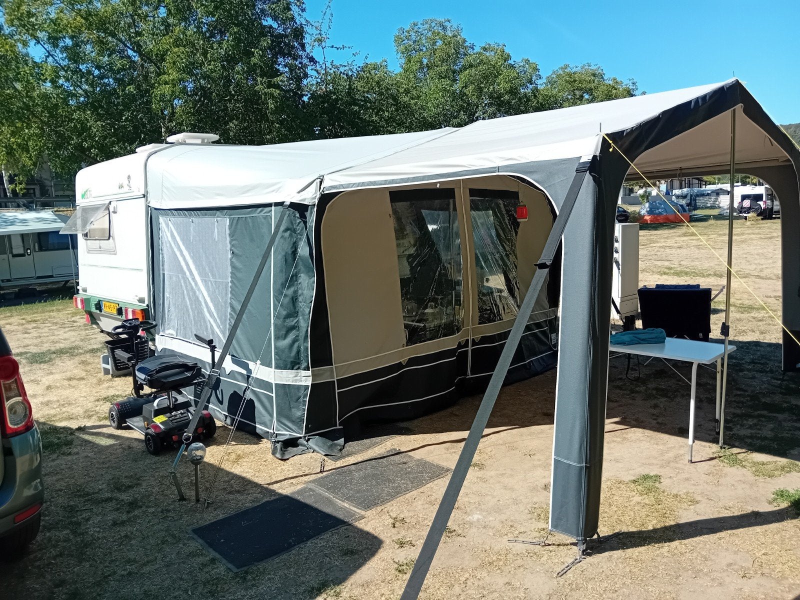 Delta Silverwing 3900 EK met mover en complete inboedel, Caravans en Kamperen, Caravans, 2 aparte bedden, Gascomfoor, Tot en met 2