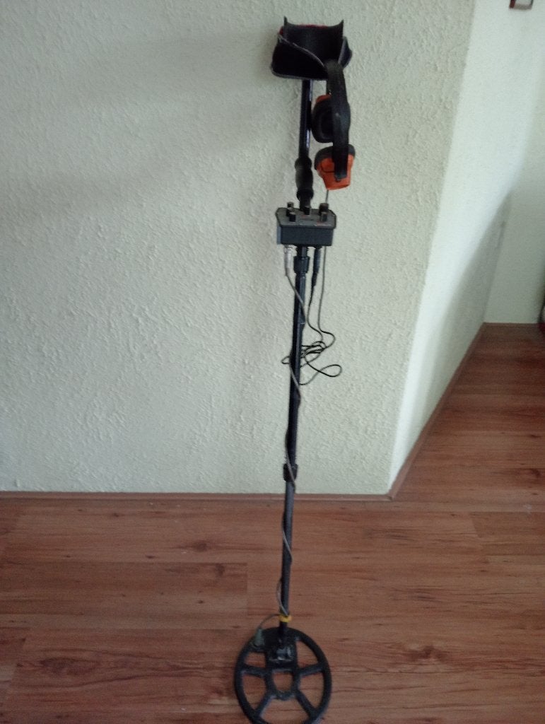 Foto 2 van Prima Metaaldetector Tejon van Tesoro met 2x Zoekschijven en