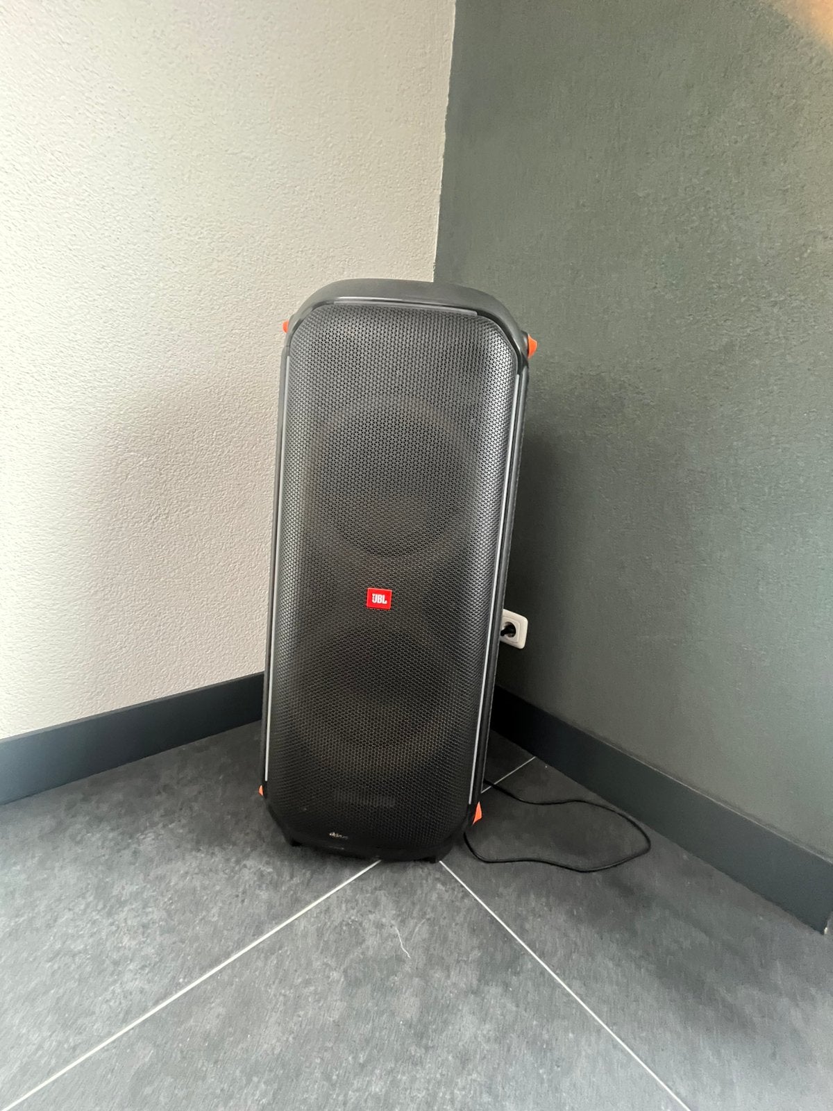 Foto 2 van PartyBox JBL 701