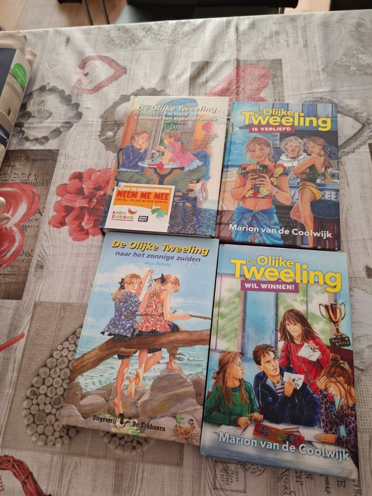 kinder boeken olijke tweeling bieden, Ophalen, Gelezen