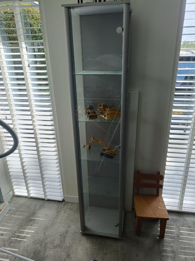 Glazen vitrinekast met glasplaten, Ophalen, Minder dan 50 cm, Modern, 150 tot 200 cm