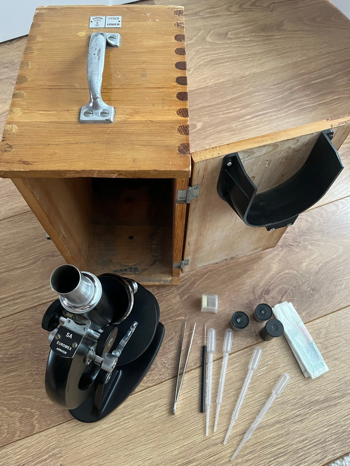 Vintage SA Euromex Microscoop met Extra's en Houten Kist, Ophalen of Verzenden, Gebruikt, Minder dan 400x, Biologische microscoop
