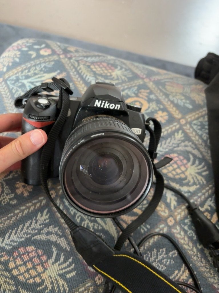 Nikon D70 spiegelreflexcamera met 2 lenzen en accessoires, Gebruikt, Spiegelreflex, Nikon, Lensdop